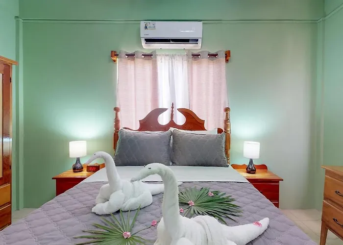 Laguna Hotel 3*