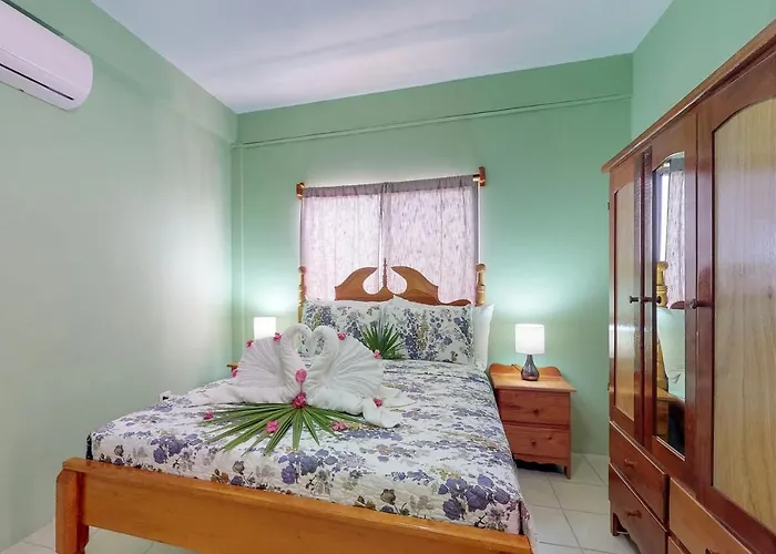 Laguna Hotel 3*