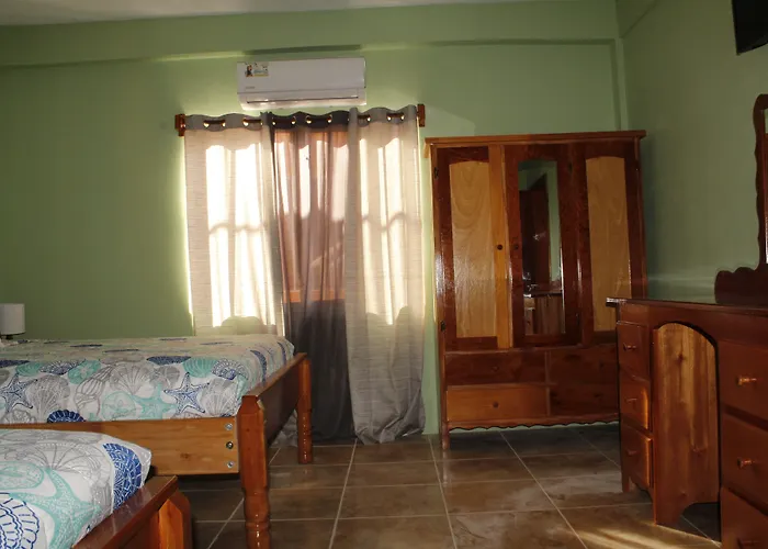 Laguna Hotel 3*