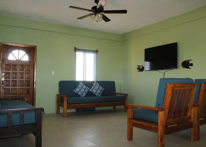 Laguna Hotel 3*